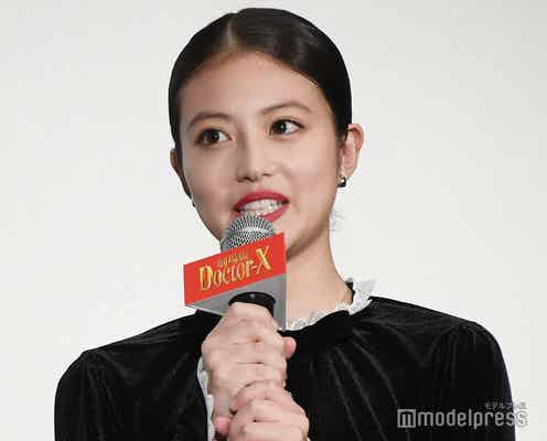 今田美桜、ミニワンピで美脚披露「ドクターX」ファイナルに涙ぐむ 米倉涼子「可愛いから何でもいい」【劇場版ドクターX】