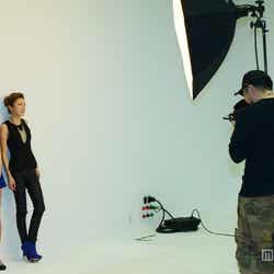 (左から)難波サキ、高橋真依子/撮影の様子