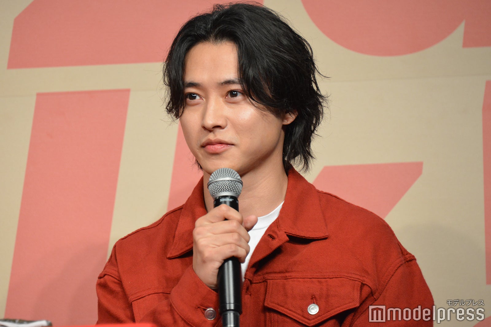 山崎賢人「アナログなものに触れる」こだわりは？天然さも炸裂