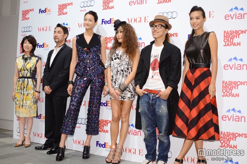 （左から）「VOGUE JAPAN」編集長渡辺三津子氏、クリス・ペプラー、冨永愛、JUJU、レスリー・キー氏、美馬寛子（土屋アンナはフォトセッション欠席）