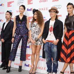 (左から)「VOGUE JAPAN」編集長渡辺三津子氏、クリス・ペプラー、冨永愛、JUJU、レスリー・キー氏、美馬寛子(土屋アンナはフォトセッション欠席)