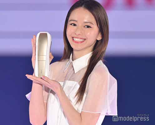 山本舞香、透け&スリットドレスでセクシー肌見せ【GirlsAward 2024 S/S】