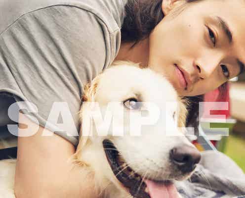 山崎賢人、犬と戯れるナチュラルな姿 2023年カレンダーの特典ポストカード&メイキング映像解禁