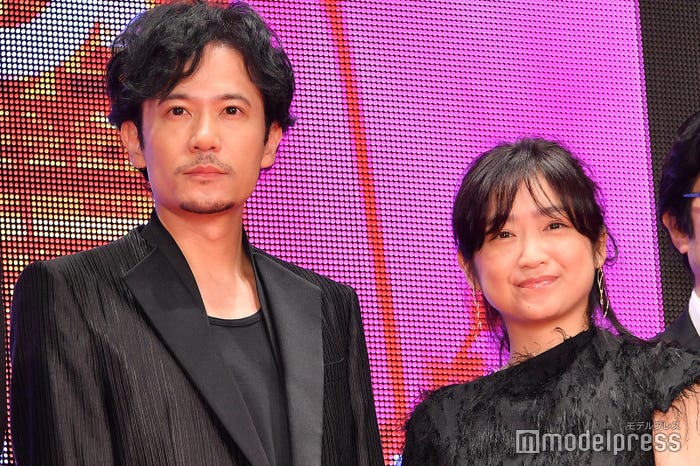 稲垣吾郎、池脇千鶴(C)モデルプレス