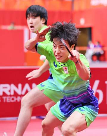 男子ダブルス 張本智和・篠塚大登組が44年ぶり決勝進出！中国ペアに1-3からミラクル大逆転勝ちで金メダル王手 決勝は中国の林詩棟、黄友政組と激突