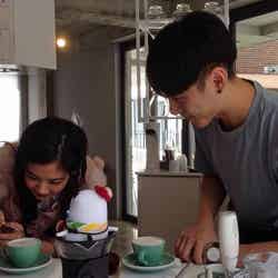 韓国のカフェを訪れる清水富美加／画像提供：関西テレビ