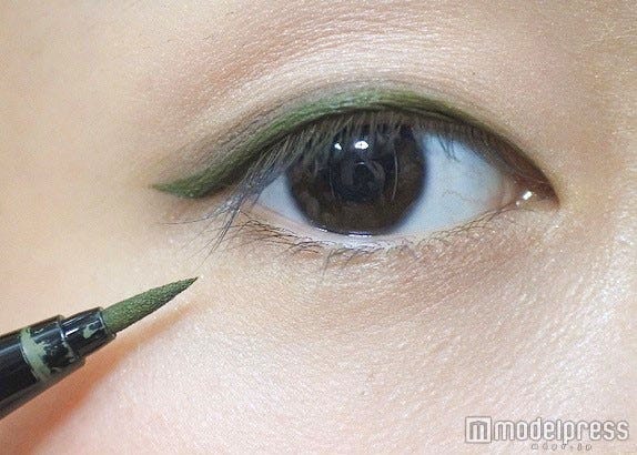 カーキのアイライナーでオシャレ度アップ/写真・MAKO(C)モデルプレス
