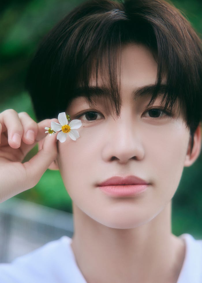 JIHOON(P)&(C)PLEDIS Entertainment