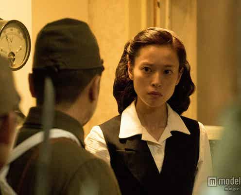 戸田恵梨香、毅然と立ち向かう姿公開