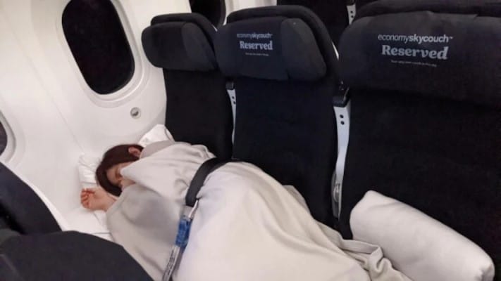 敷きパットもあり、シートベルトも寝たままできて快適