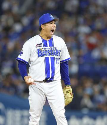 DeNA・馬場が移籍後初登板で初勝利 背番号115ユニでお立ち台へ「しびれる場面だったんでドキドキしました」とはにかむ 17年阪神ドラ1右腕