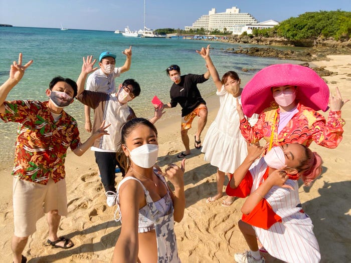 (左から)有吉弘行、飯尾和樹、田中卓志、みちょぱ、吉村崇、鷲見玲奈、平野ノラ、青山テルマ (C)フジテレビ