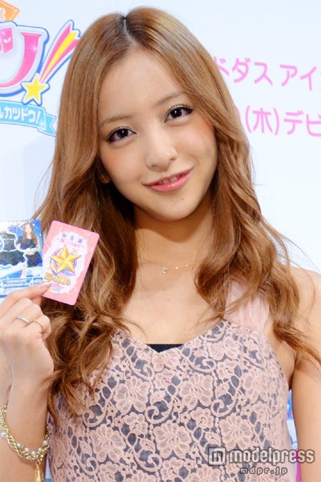 板野友美、「女の子である限り、可愛くなりたい」