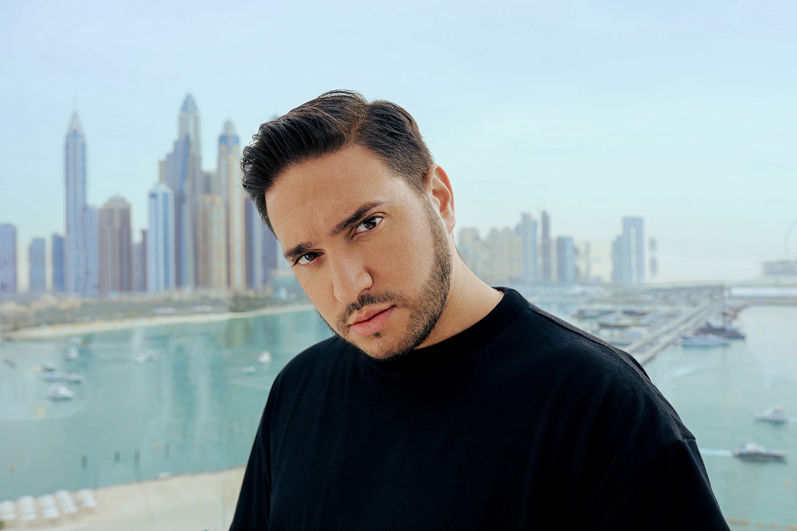 ジョナス・ブルー（C）Emma Tomelty