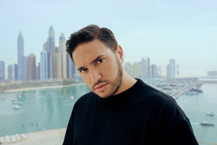 ジョナス・ブルー(C)Emma Tomelty