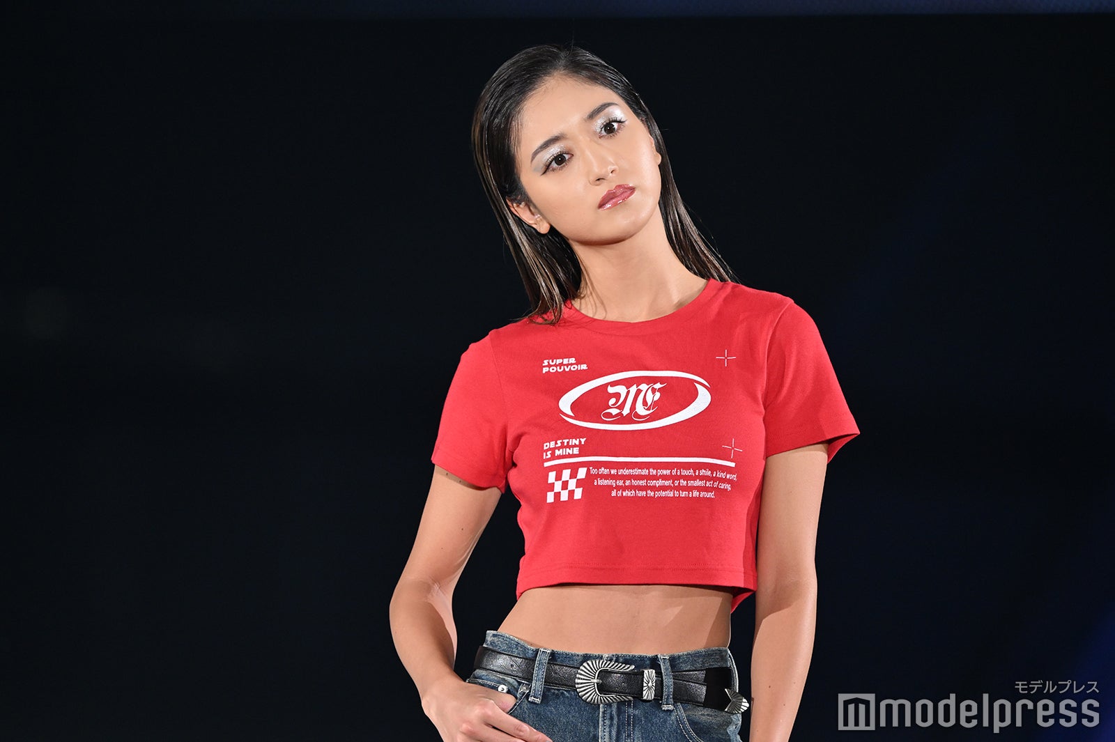 みちょぱ、ミニTで美ウエストチラリ Y2Kムードのメリハリコーデ【GirlsAward 2024 S／S】