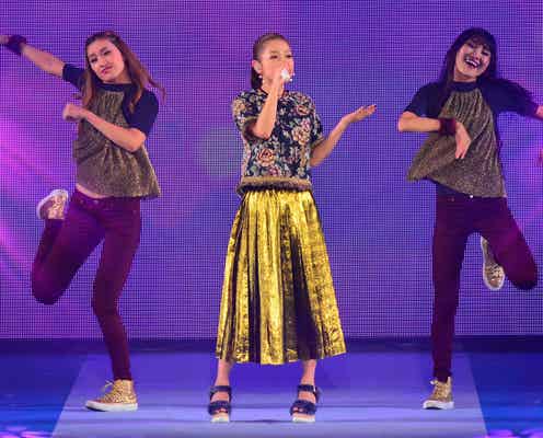西野カナ“6年ぶり”「ガルアワ」で熱唱 ハッピーオーラで華やかに<GirlsAward 2016 A/W>