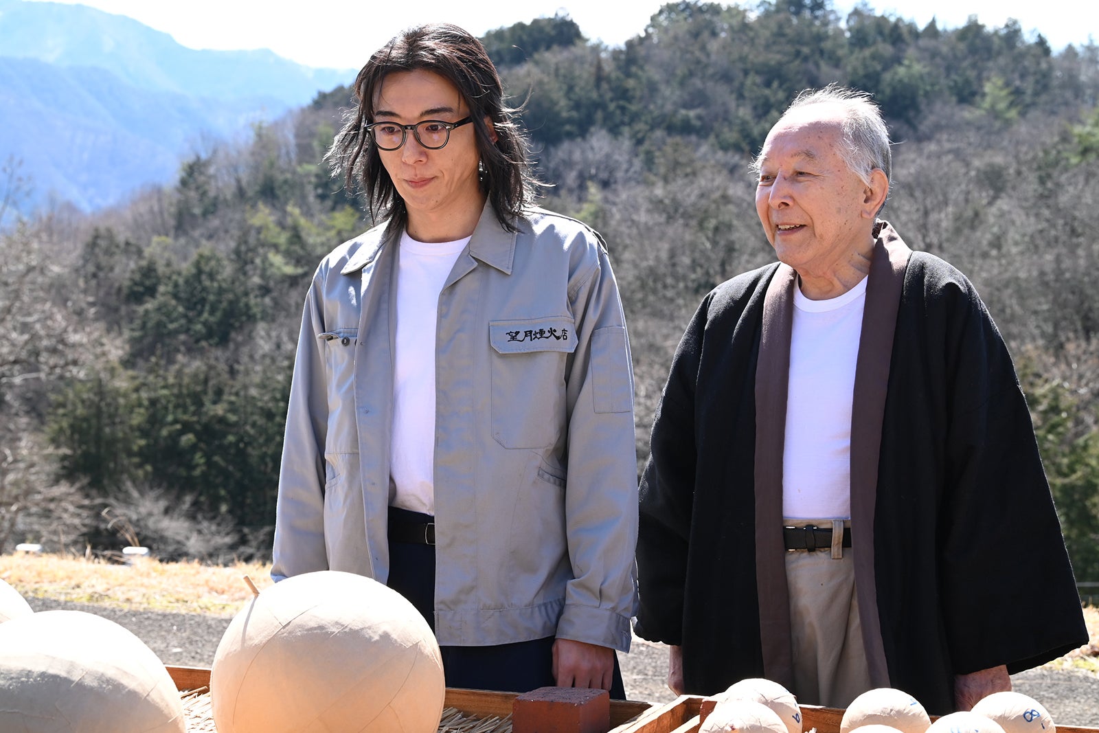 高橋一生、橋爪功「6秒間の軌跡～花火師・望月星太郎の2番目の憂鬱」第2話より（C）テレビ朝日