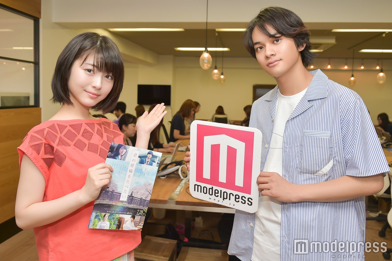 映画「キミスイ」浜辺美波＆北村匠海がモデルプレス編集部にやって来た！サプライズにキラキラ笑顔に…癒されっぱなし
