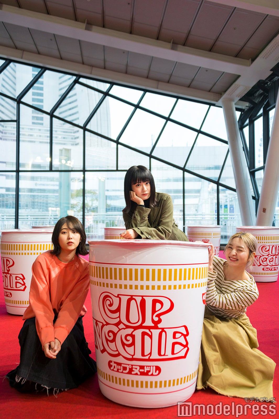 自由に撮影できるカップヌードルの大型バルーン（C）モデルプレス