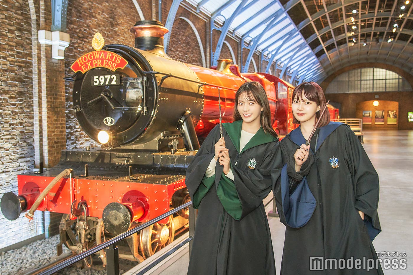 (左から)藤田みりあ、山崎江莉(C)モデルプレス