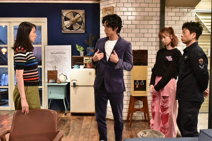 武井咲、ディーン・フジオカ、島崎遥香、三宅弘城/「今からあなたを脅迫します」第1話より(画像提供:日本テレビ)