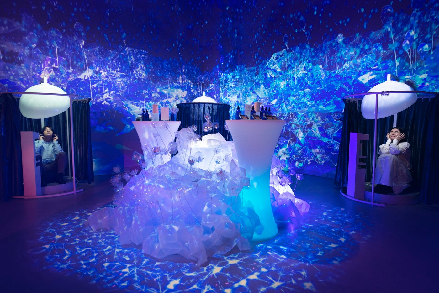 NAKED FLOWERS FOR YOU（C）naked inc．