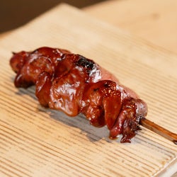 六本木の丘に焼き鳥旋風が巻き起こる! 名店『鳥しき』のDNAを継ぐ焼き鳥店『鳥おか』