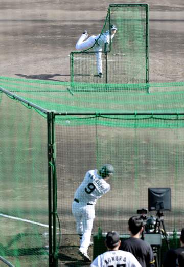 阪神・ドラ1立石“ドラ1対決”下村撃ちフェン直打 平田2軍監督「良い練習になったんじゃない？」