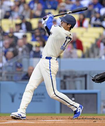 大谷翔平 強烈特大ファウルにスタンドが騒然 飛距離十分もわずかにタイミング早く→空振り三振にファンため息