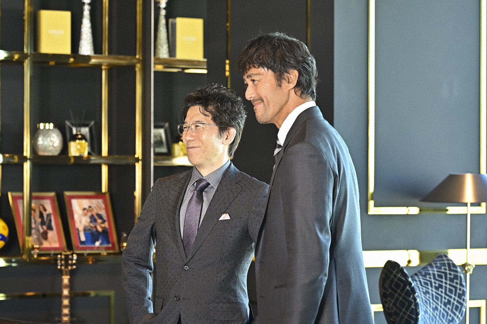 宮川一朗太、阿部寛「キャスター」第2話（C）TBS