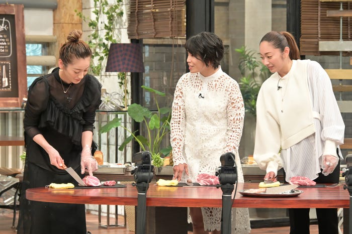 西山茉希、松本薫、安藤美姫(C)TBS