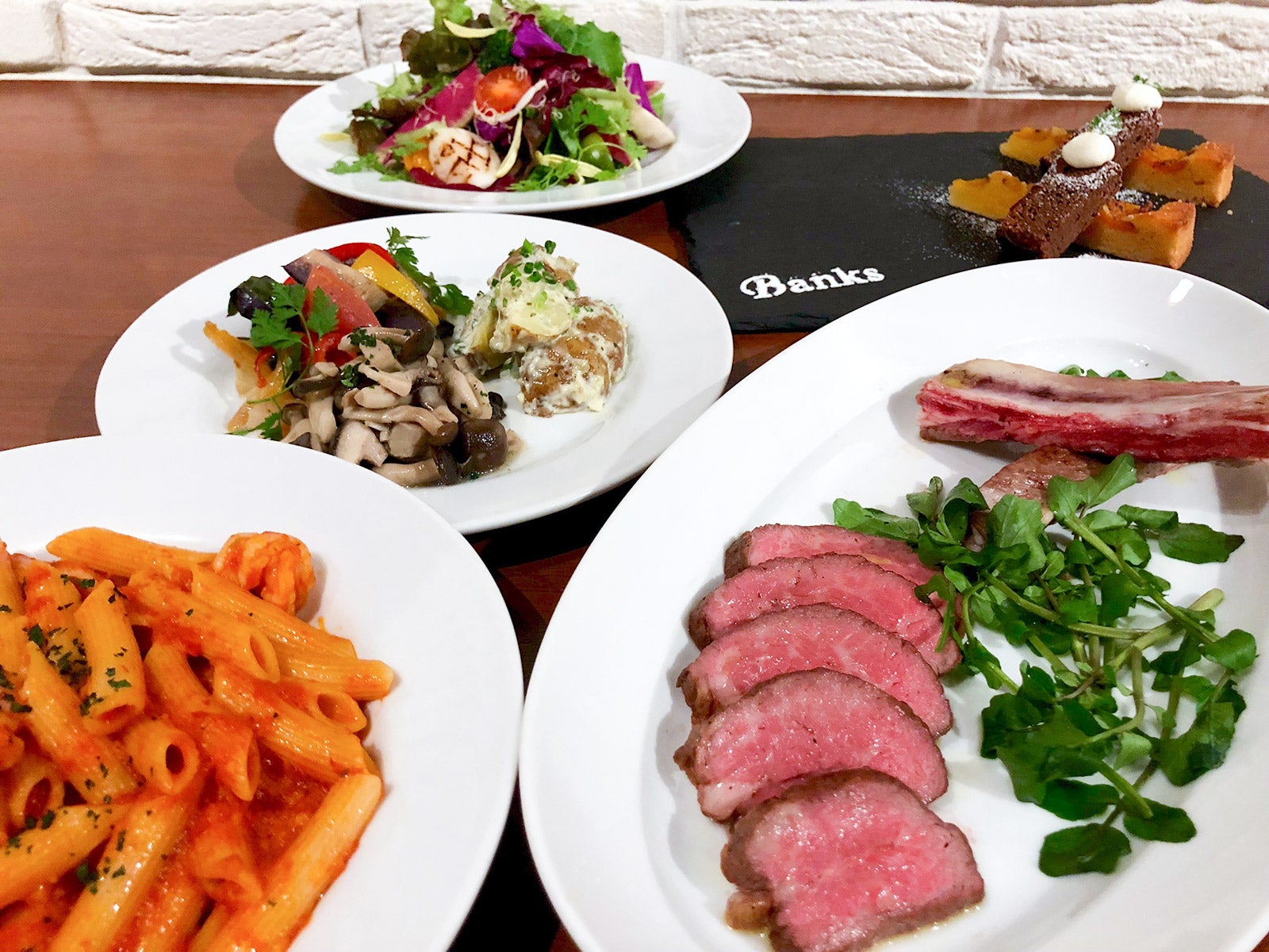 ナイトサファリレストラン／画像提供：helo Inc.