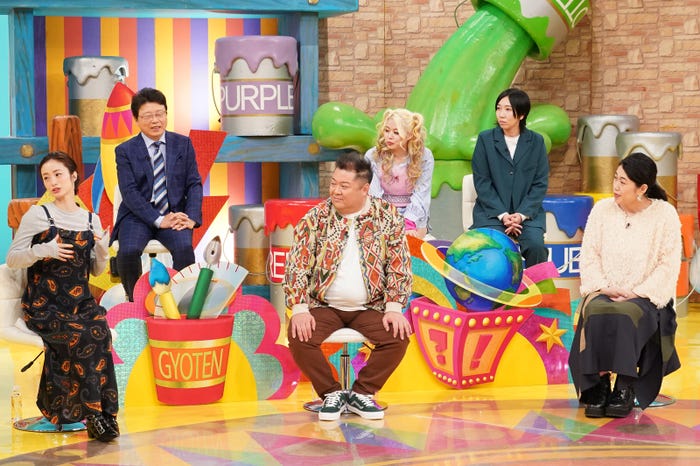 (後列左から)北村晴男、荒川、はる(前列左から)上戸彩、小杉竜一、横澤夏子 (C)日本テレビ