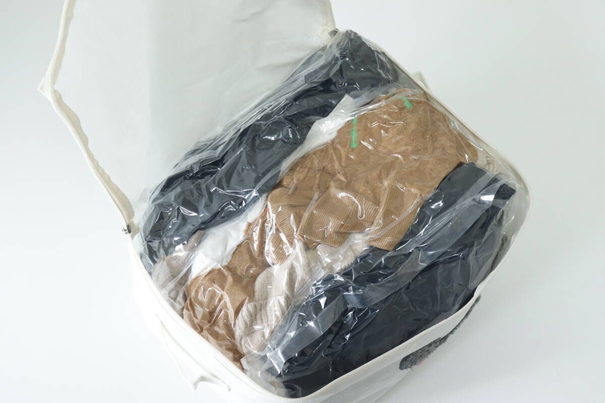 マチ付き圧縮袋押し入れハーフケース用 使用後 マチ付き圧縮袋押し入れハーフケース用 使用後