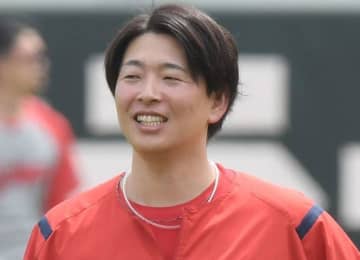 広島・大瀬良が自主トレ公開 右肘手術からの回復アピール「一切、不安はない」 同郷の育成ドラ2・岸本とも初交流