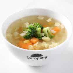 1/2日分緑黄色野菜のコンソメスープ餃子/画像提供:セクションワン