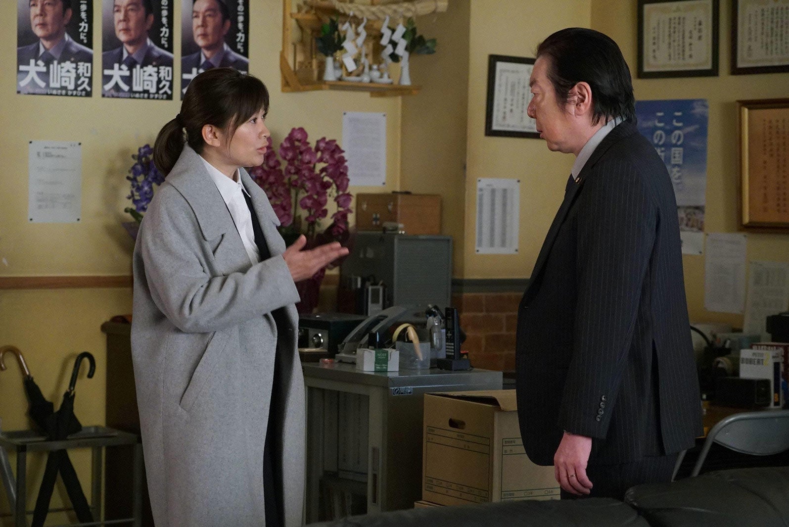 篠原涼子、古田新太／「民衆の敵」第9話より（C）フジテレビ