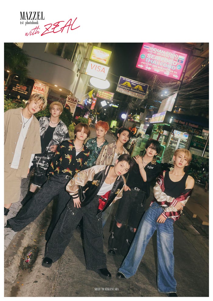 MAZZEL/「MAZZEL 1st photobook with ZEAL」表紙カット(提供写真)