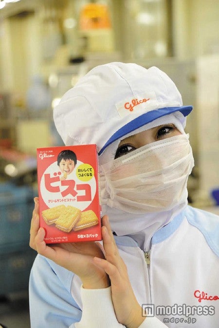 できたてほやほやの「ビスコ」を試食／「saita」3月号より