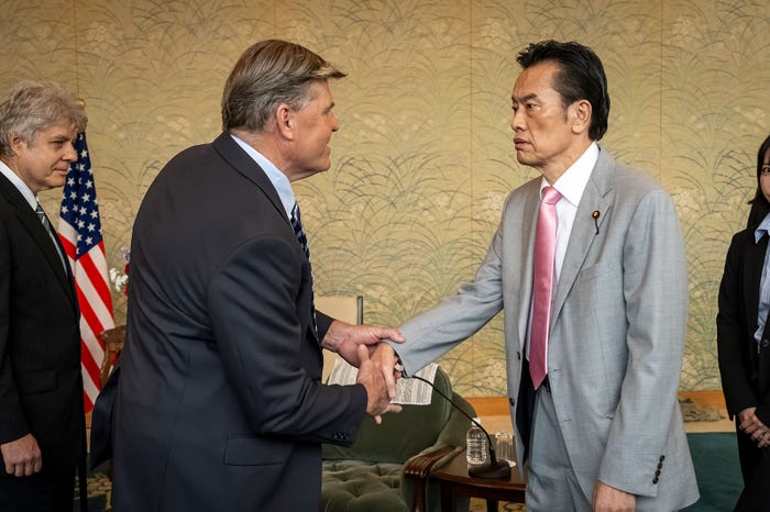 (右)遠藤憲一「民王R」第3話(C)テレビ朝日