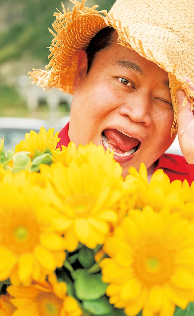 ともしげ（C）撮影：加賀翔（かが屋）／集英社