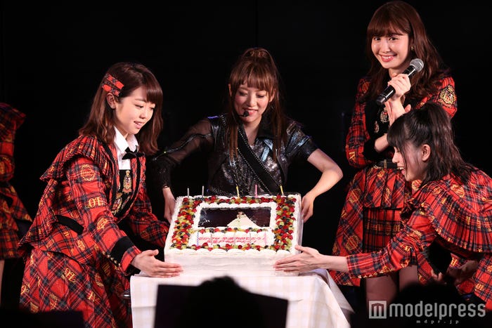 「高橋みなみ卒業特別記念公演~10年の軌跡~」(C)AKS