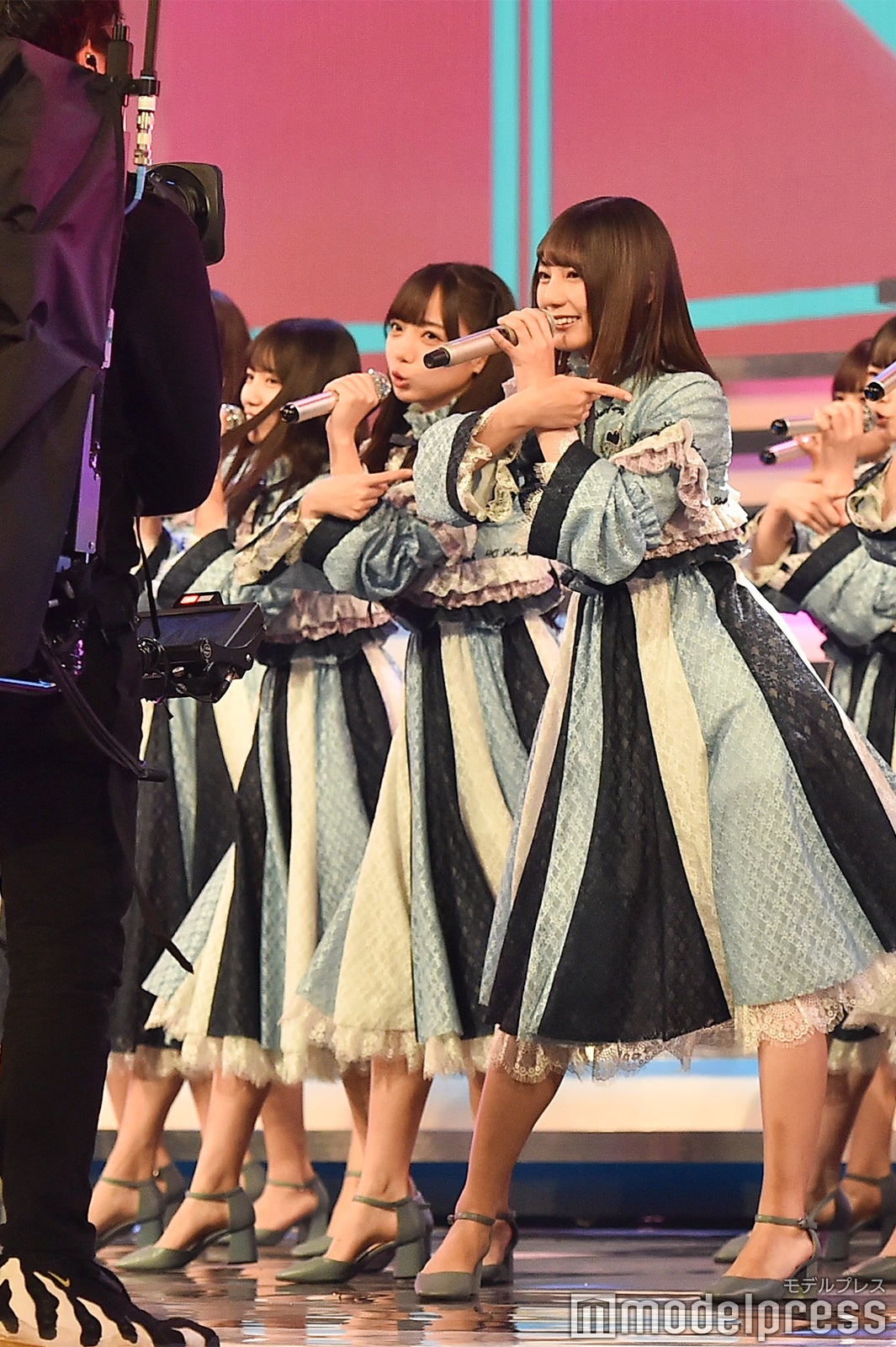 日向坂46 紅白衣装の 文字 が話題 愛を感じる 円陣 紅白リハ最終日 モデルプレス 日向坂46 紅白衣装の 文字 が話題 愛を感じる 円陣 紅白リハ最終日 モデルプレス