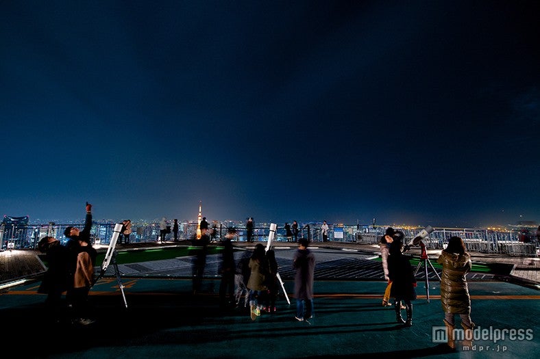 屋上「スカイデッキ」での実技の様子（イメージ）／画像提供：森ビル