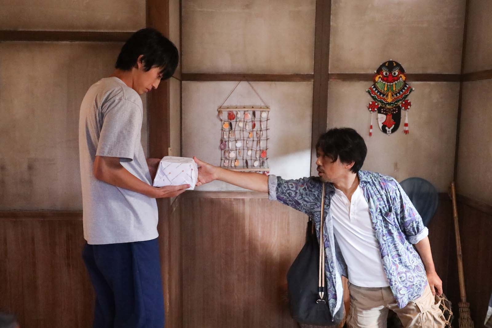 杉野遥亮、岡田義徳「ばらかもん」第8話より（C）フジテレビ