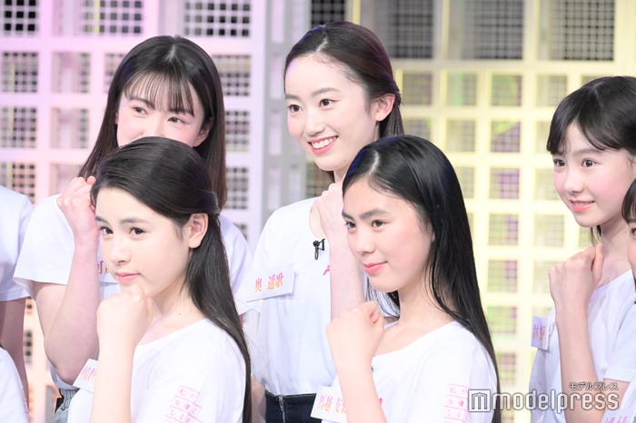 (前列左から)中島梨里香、馬越友梨(後列左から)大河原花菜、奥遥歌、鈴木悠華 (C)モデルプレス