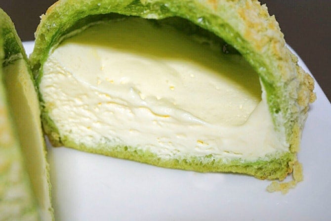 とにかくメロン! 濃厚クリームとザクザク生地がたまらない「メロンパンもこ」