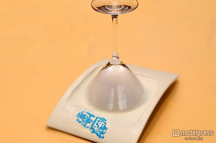 グラスを逆さまに、エルサの氷の城をイメージ