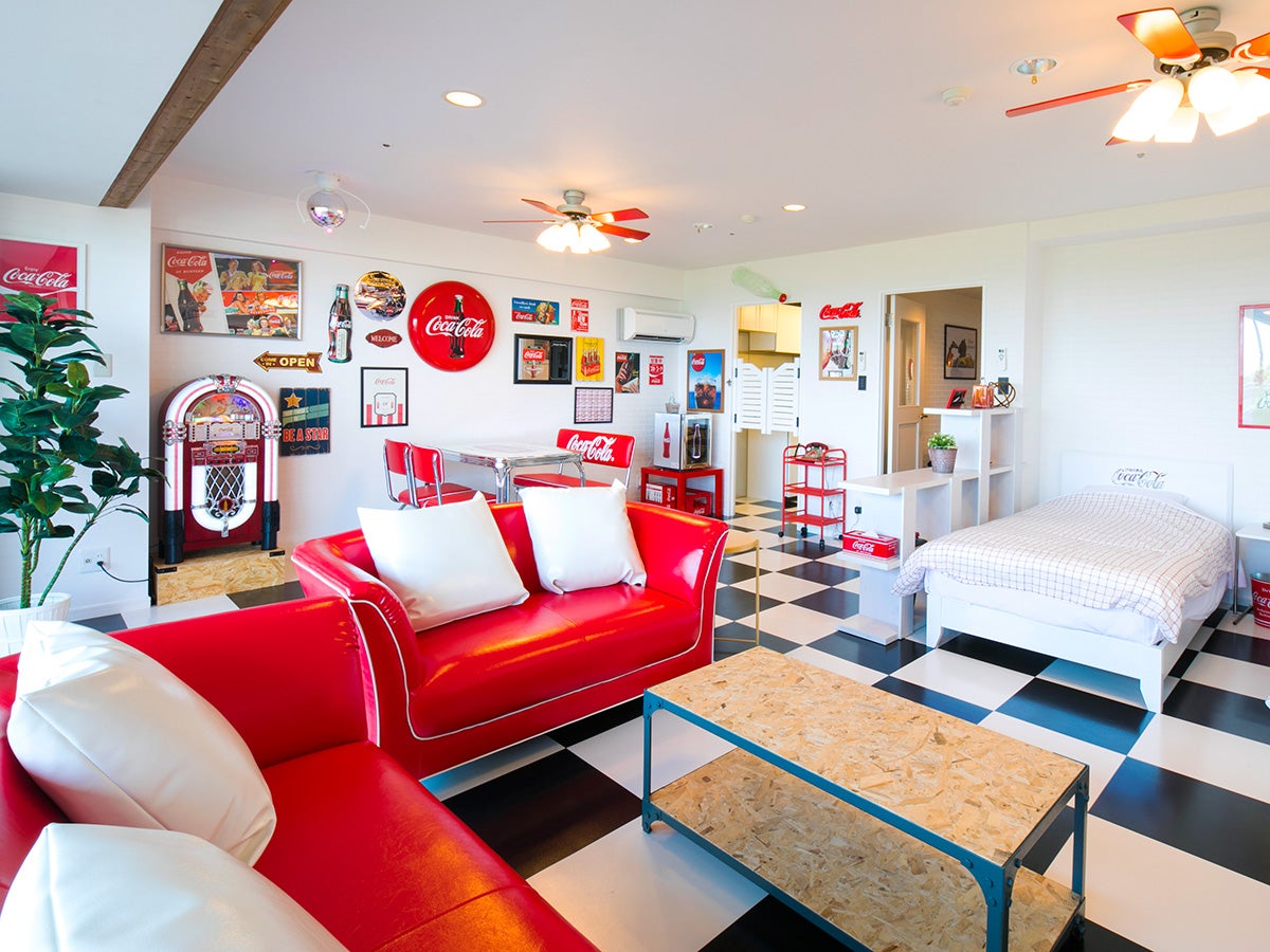 1日1室限定「コカ・コーラルーム」マホロバ・マインズ三浦に誕生　全てが“コーラ仕様”で気分もアメリカン